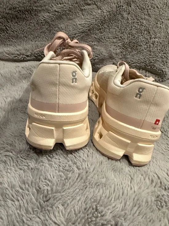 On cloudmonster running shoes - Picture 5 of 7